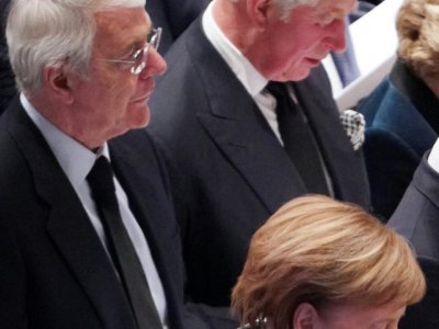 L'ex-Premier ministre britannique John Major (à gauche), à côté du prince Charles et derrière la chancelière allemande Angela Merkel, lors des funérailles de l'ancien président américain George H. W. Bush, le 5 décembre 2018 à Washington - MANDEL NGAN [AFP/Archives]