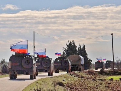 Une image prise par l'AFP TV le 17 janvier 2019 montre des véhicules militaires de l'armée russe patrouillant dans la région d'Arimah (nord-ouest de la Syrie) - - [AFP/Archives]