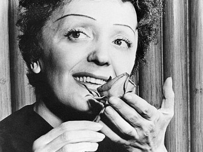 Photo non datée d'Edith Piaf, avec laquelle Marcel Azzola a collaboré sur l'enregistrement de la chanson "Sous le ciel de Paris" - [AFP/Archives]