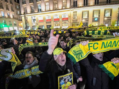 Des supporters du FC Nantes rassemblés en hommage à Emiliano Sala, le 22 janvier 2019 à Nantes - LOIC VENANCE [AFP]