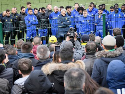 L'entraîneur de Nantes Vahid Halilhodzic et son équipe s'adressent aux supporteurs à propos de la disparition d'Emiliano Sala, le 24 janvier 2019 au centre d'entraînement de la Jonelière - LOIC VENANCE [AFP]