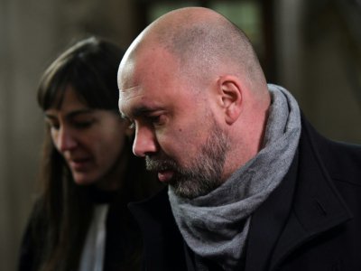 Nicolas R., l'un des deux policiers accusés du viol d'une touriste canadienne, arrive au tribunal, le 14 janvier 2019 à Paris - Eric FEFERBERG [AFP]