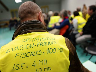Des "gilets jaunes" participent à un débat avec des élus à Ternay, dans le Rhône, le 22 janvier 2019 - ROMAIN LAFABREGUE [AFP/Archives]