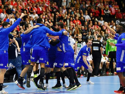 L'équipe de France de handball célèbre sa troisième place aux championnats du monde le 27 janvier 2019 - Jonathan NACKSTRAND [AFP]