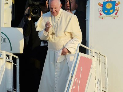 Le pape François embarque à bord de l'avion pour le Vatican après les JMJ à Panama City, le 27 janvier 2019 - RAUL ARBOLEDA [AFP]