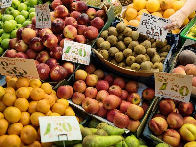 Des fruits et légumes sur le marché de Darlington, au Royaume-Uni, le 6 septembre 2018 - Oli SCARFF [AFP/Archives]