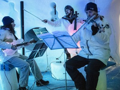 Des musiciens lors d'un concert de musique de glace, près de Trente, le 17 janvier 2018 en Italie - Marco BERTORELLO [AFP]