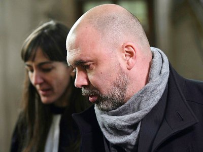 Nicolas R., un des policiers accusés de viol au 36 quai des Orfèvres, le 14 janvier 2019 lors de son arrivée au Palais de justice de Paris - Eric FEFERBERG [AFP]