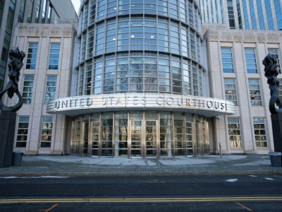 Les jurés ont commencé à délibérer lundi, au tribunal fédéral de Brooklyn, pour savoir si le Mexicain Joaquin Guzman "El Chapo" doit être déclaré coupable - Don Emmert [AFP]