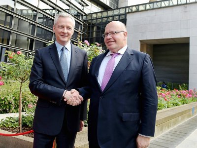 Les ministres de l'Economie français et allemand, Bruno Le Maire (à gauche) et Peter Altmaier, le 11 juillet 2018 à Paris - ERIC PIERMONT [AFP/Archives]