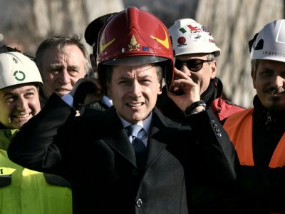 Le Premier ministre italien Giuseppe Conte à Gênes sur le site du pont effondré le 8 février 2019 - Marco BERTORELLO [AFP]