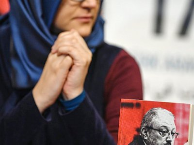 Hatice Cengiz, la fiancée de Jamal Khashoggi, présente son livre le 8 février 2019 à Istanbul, en Turquie - OZAN KOSE [AFP]
