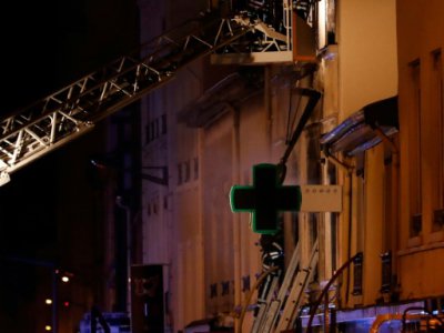 Intervention des pompiers lors d'un incendie dans un immeuble à Lyon, le 9 février 2019 - ALEX MARTIN [AFP]