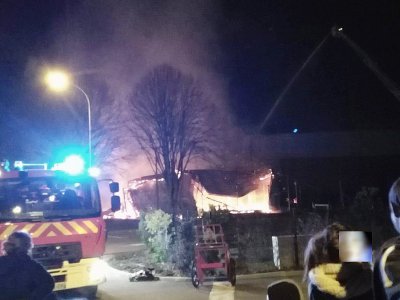 Les flammes ont ravagé le gymnase André-Jidouard à Argentan. - Tendance Ouest