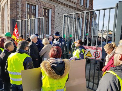 Mercredi 13 février 2019 : Hervé Morin reçu par des gilets jaunes et des syndicalistes CGT à Fécamp. - Gilles Anthoine