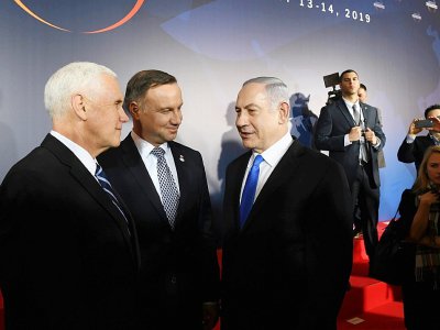 Le vice-président américain Mike Pence (g), le président polonais Andrzej Duda (c) et le Premier ministre israélien Benjamin Netanyahu, le 13 février 2019 à Varsovie - Janek SKARZYNSKI [AFP]
