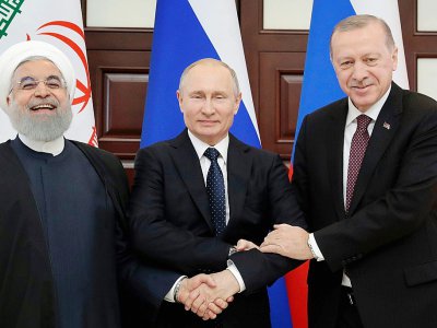 Le président russe Vladimir Poutine (c) et ses homologues turc Recep Tayyip Erdogan (d) et iranien Hassan Rohani, le 14 février 2019 à Sotchi - Sergei CHIRIKOV [POOL/AFP]