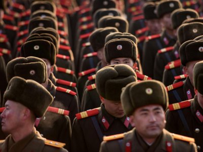 Des militaires nord-coréens lors d'un hommage à Kim Jong Il, le 16 février 2019 à Pyongyang - Ed JONES [AFP]