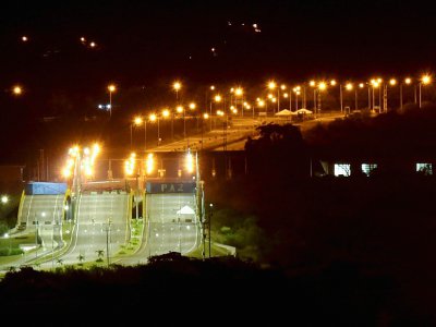 Photo prise le 14 février 2019 qui montre une vue générale du pont Tienditas à la frontière avec le Venezuela, à  Cucuta en Colombie. - Raul Arboleda [AFP/Archives]