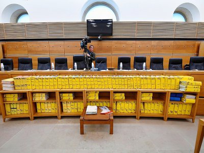 Les dossiers de l'enquête "Air Cocaïne" photographiés à l'ouverture du procès le 18 février 2019 aux assises d'Aix-en-Provence - GERARD JULIEN [AFP]