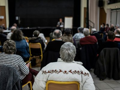 Les habitants de Saint-Jean-sur-Veyle (Ain) lors d'une réunion le 7 février 2019 sur le grand débat national - JEFF PACHOUD [AFP]