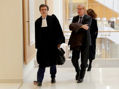 L'ancien directeur général d'UBS France Patrick de Fayet (D) au tribunal à Paris le 8 octobre 2018 - Thomas SAMSON [AFP/Archives]