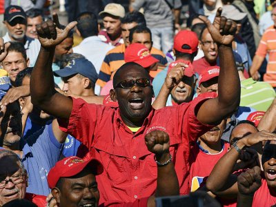 Des partisans de l'opposant vénézuélien Juan Guaido lors d'un rassemblement, le 20 février 2019 à Caracas - YURI CORTEZ [AFP]