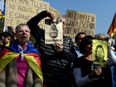 Manifestation contre le procès des dirigeants indépendantistes catalans, le 21 février 2019 à Barcelone - LLUIS GENE [AFP]