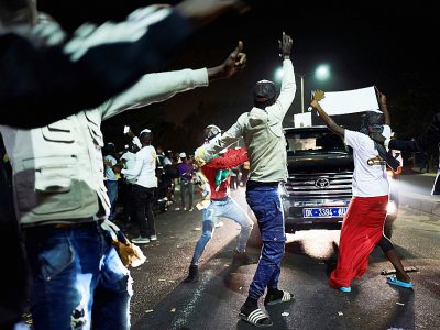 Des partisans de Macky Sall célèbrent la proclamation de sa victoire à Dakar, le 24 février 2019 - MICHELE CATTANI [AFP]