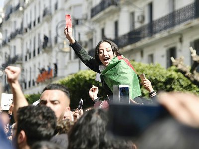 Des Algériens sont rassemblés à Alger pour protester contre la candidature du président Abdelaziz Bouteflika à un 5e mandat, le 24 février 2019 - RYAD KRAMDI [AFP]