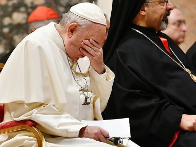 Le pape François prend part à une prière au troisième jour du sommet sur les abus sexuels commis par le clergé, le 23 février 2019 au Vatican - Vincenzo PINTO [POOL/AFP]