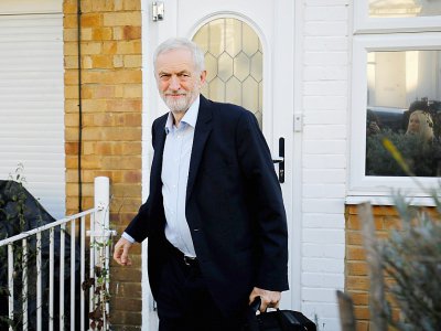 Le leader du Labour Jeremy Corbyn quittant son domicile londonien le 26 février 2019 - Tolga AKMEN [AFP]