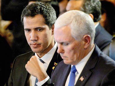 Le vice-président américain Mike Pence (d) et l'opposant vénézuélien Juan Guaido, reconnu président par intérim par Washington, le 26 février 2019 à Bogota, en Colombie - Diana Sanchez [AFP]