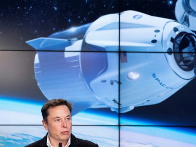 Elon Musk lors d'une conférence de presse après le lancement réussi de la capsule Crew Dragon, le 2 mars 2019 - Jim WATSON [AFP]