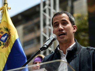 Juan Guaido prononce un discours sur une place de Caracas, le 8 mars 2019 - Federico Parra [AFP]