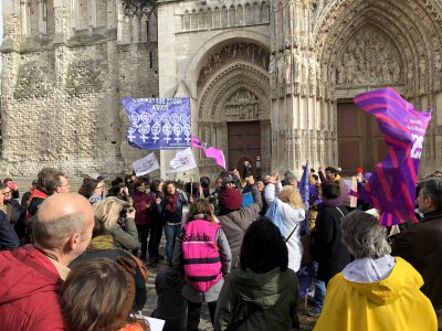 Les associations féministes s'étaient données rendez-vous devant la cathédrale de Rouen. - Tendance Ouest