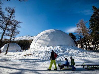 Un dôme géodésique installé pour protéger "Saint-Pierre de glace" en Slovaquie le 27 février 2019 - VLADIMIR SIMICEK [AFP]