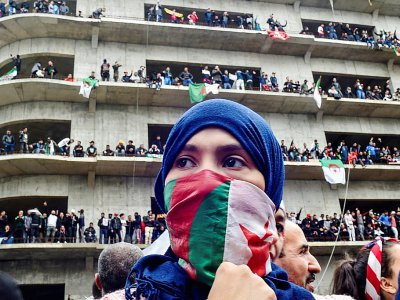 Des lycéens et étudiants algériens manifestent le 8 mars dans le centre d'Alger contre un 5e mandat du président Abdelaziz Bouteflika - RYAD KRAMDI [AFP]