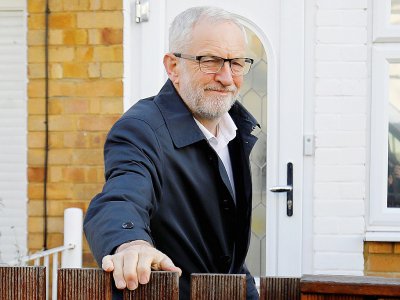 Le leader du Labour, Jeremy Corbyn, quitte sa maison dans le nord de Londres le 11 mars 2019 - Tolga AKMEN [AFP]