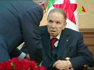 Capture d'écran après la diffusion par Canal Algérie d'images du président Abdelaziz Bouteflika recevant de hauts responsables du pays, le 11 mars 2019 dans sa résidence près d'Alger - - [CANAL ALGERIE/AFP]