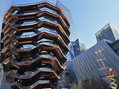 Une vue du "Vessel" (le Vaisseau), structure controversée dotée de 154 escaliers et pièce centrale du vaste espace public aménagé au coeur des Hudson yards - Angela Weiss [AFP]