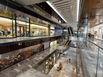 Une vue des magasins et restaurants du nouveau complexe immobilier des Hudson Yards, qui ouvrira officiellement vendredi à Manhattan - Angela Weiss [AFP]