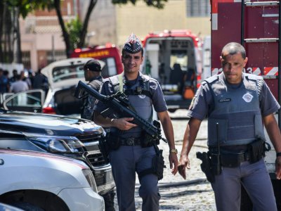 Des policiers envoyés à l'école de Suzano, près de Sao Paulo, où dix personnes ont péri le 13 mars 2019. - NELSON ALMEIDA [AFP]