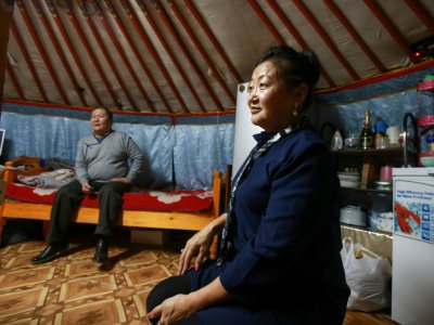 Un couple dans sa yourte en Mongolie, le 29 décembre 2018 à Oulan-Bator - BYAMBASUREN BYAMBA-OCHIR [AFP]