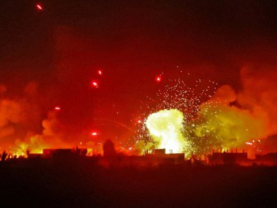Bombardement de la coalition internationale emmenée par les Etats-Unis sur le dernier réduit à Baghouz (Syrie) du groupe Etat islamique, le 11 mars 2019 - Delil SOULEIMAN [AFP]