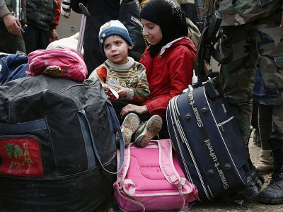 Des enfants syriens forcés de quitter leur foyer dans la Ghouta orientale en raison des combats, le 30 mars 2018 à Hama - Zein Al RIFAI [AFP]