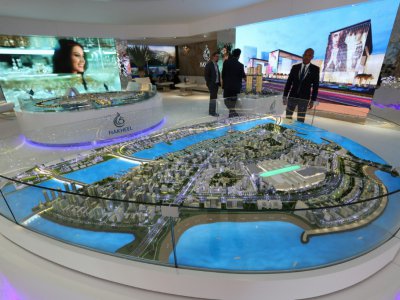 Une maquette de la ville de Dubaï au Marché international des professionnels de l'immobilier (Mipim), le 12 mars 2019 à Cannes - VALERY HACHE [AFP]