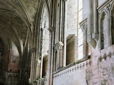 L'intérieur de l'église de l'Abbaye de Longues sur Mer - Charles de Quillacq