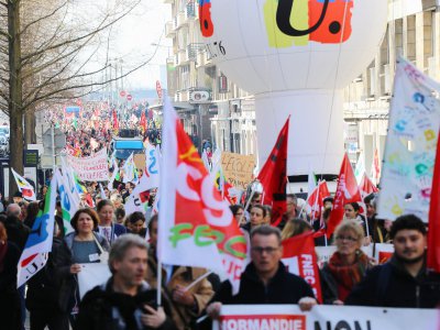 Le cortège a rassemblé les différents syndicats pour cette journée nationale de grève. - Amaury Tremblay