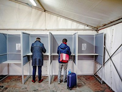 Des personnes votent à Rotterdam, le 20 mars 2019 aux Pays-Bas - Robin UTRECHT [ANP/AFP]